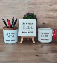 İyi Ki Varsın Dede Hediye Sepeti Kupa Bardak T Kulplu, Kalemlik ve Dekoratif Taş Dedeye Doğum Günü Hediyesi (Model 1)