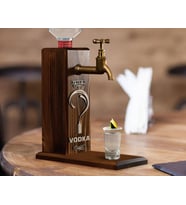 BK Gift Kişiye Özel Kabartma İsimli Musluklu Ceviz Ahşap Vodka Standı, Vodka Çeşmesi, Doğum Günü Hediyesi, Ev Hediyesi, İçecek Dispenseri (Model 3)