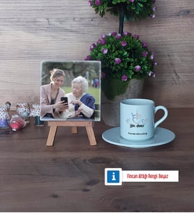Yılın Annesi Fotoğraflı Dekoratif Taş, Ahşap Altlıklı Türk Kahvesi Fincanı Hediye (Model 2)