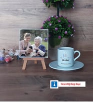 Yılın Annesi Fotoğraflı Dekoratif Taş, Ahşap Altlıklı Türk Kahvesi Fincanı Hediye (Model 2)