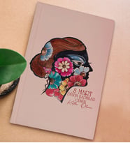 BK Gift 8 Mart Tasarımlı Sert Kapaklı Pudra Pembesi Lastikli Defter , Arkadaşa Hediye, Yeni İş Hediyesi, Doğum Günü Hediyesi (Model 2)