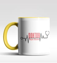 Kişiye Özel Doktor Tasarımlı Siyah Kupa (Beyaz-Sarı)