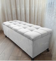 Çizgi Kapitoneli Sandıklı Puf 100 cm Siyah Ayak (Beyaz)