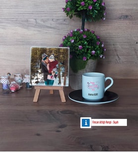 Anneler Günü Hediyesi Fotoğraflı Dekoratif Taş, Ahşap Altlıklı Türk Kahvesi Fincanı Hediye (Model 7)