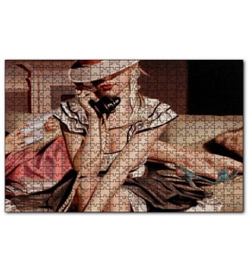 Cakapuzzle Telefonda Konuşan Gizemli Seksi Sarışın Puzzle Yapboz MDF (Ahşap) (500 Parça)