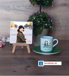 Temizlik Görevlisi Fotoğraflı Dekoratif Taş, Ahşap Altlıklı Türk Kahvesi Fincanı Hediye (Model 9)