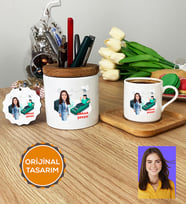 Kişiye Özel Karikatürlü Psikolog Hediye Seti Türk Kahvesi Fincanı, Kalemlik, Anahtarlık Kadın Psikologa Tıp Bayramı Hediyesi (Ahşap)