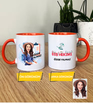 Kişiye Özel Karikatürlü Diş Hekimi Kupa Bardak Diş Hekimleri Günü Hediyesi Kadın Diş Hekimine Hediye (Turuncu)