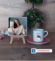 İsme Özel Doğum Günü Hediyesi Fotoğraflı Dekoratif Taş, Ahşap Altlıklı Türk Kahvesi Fincanı Hediye (Model 6)