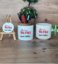 Mutfağın Sultanı Hediye Sepeti Kupa Bardak T Kulplu, Kalemlik ve Anahtarlık Anneye Hediye Anneler günü Hediyesi (Model 8)