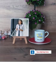 Doktor Fotoğraflı Dekoratif Taş, Ahşap Altlıklı Türk Kahvesi Fincanı Hediye (Model 3)