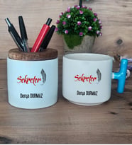 Kişiye Özel Sekreter Hediye Sepeti Kupa Bardak T Kulplu, Kalemlik Hediyeleri Sekretere Hediye (Model 3)