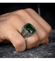 925 Ayar Gümüş Erkek Yüzük Zirkon Taşı Yanlardan Mini Neon Süslemeli (Yeşil)