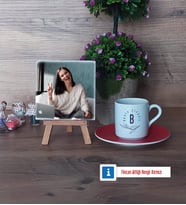 Minimal Baş Harf ve İsim Yazılı Fotoğraflı Dekoratif Taş, Ahşap Altlıklı Türk Kahvesi Fincanı Hediye (Model 3)