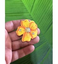 4X4 CM 3 BOYUTLU ÇİFT KATLI TAŞLI ÇİÇEK ARMA DİKİŞ BGİYİM AKSESUARI (Sarı)