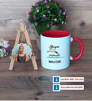 Kadın Yüzme Antrenörü Kupa Bardak Beyaz ve Fotoğraflı Ahşap Anahtarlık Hediye (Model 2)