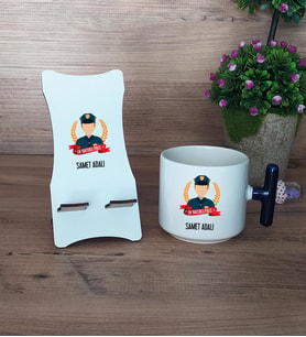 Erkek Polis Hediye Sepeti Kupa Bardak T Kulplu ve Ahşap Telefon Standı Polisler Günü Erkek Polise Hediye (Model 2)