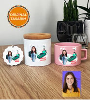 Kişiye Özel Karikatürlü Psikolog Hediye Seti Pastel Fincan, Kalemlik, Anahtarlık Kadın Psikologa Tıp Bayramı Hediyesi (Pembe)