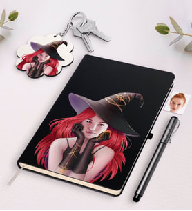 BK Gift Kişiye Özel Bayan Cadı Karikatürlü Beyaz Defter Kalem Ve Anahtarlık Hediye Seti-2 (Model 2)