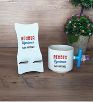 Rehber Öğretmeni Hediye Sepeti Kupa Bardak T Kulplu ve Ahşap Telefon Standı Öğretmenler Günü Hediyesi (Model 3)