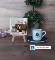 Baş Harf ve İsim Soyisim Fotoğraflı Dekoratif Taş, Ahşap Altlıklı Türk Kahvesi Fincanı Hediye (Model 4)