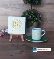 Gold Baş Harf Dekoratif Taş, Türk Kahvesi Fincanı Kırmızı İsme Özel Hediye (Model 7)