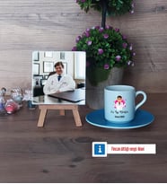 En İyi Doktor Fotoğraflı Dekoratif Taş, Ahşap Altlıklı Türk Kahvesi Fincanı Hediye (Model 5)