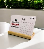 2025 Computer Teacher Kırmızı Tasarım Masa Takvimi