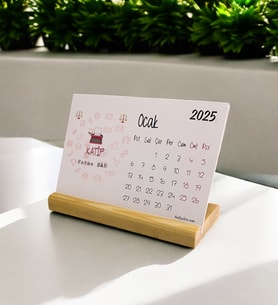 2025 Katip Pembe Tasarım Masa Takvimi