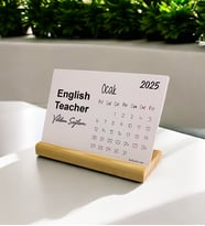 2025 English Teacher Siyah Tasarım Masa Takvimi