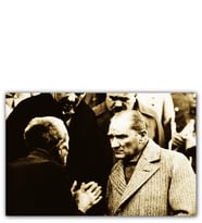 Ahşap Tablo Atatürk Dinlerken