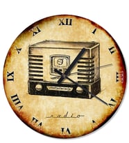 Eskimiş Zeminde Lambalı Radyo Duvar Saati