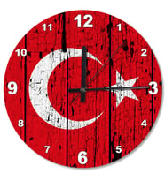 Eskimiş Ahşap Zemininde Bayrak Ahşap Duvar Saati