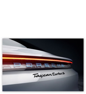Ahşap Tablo Porsche Taycan Turbo Beyaz Arka Yakın Plan
