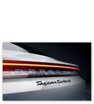 Ahşap Tablo Porsche Taycan Turbo Beyaz Arka Yakın Plan