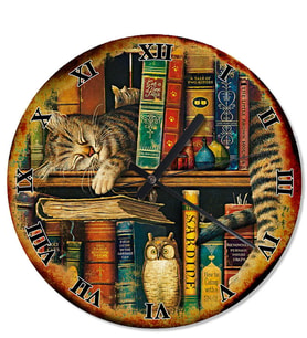 Eski Zeminde Kütüphanede Uyuyan Kedi Duvar Saati