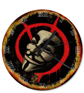 Eski Zeminde V For Vendetta Maske Ve İşareti Duvar Saati