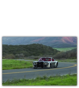 Ahşap Tablo Ford Mustang Fastback Yollarda Görseli