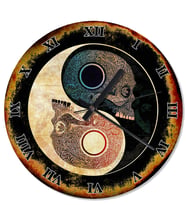 Kuru Kafalı Yin Yang Baskılı Duvar Saati
