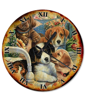 Eski Zeminde Pencere Kenarında Oturan  Köpekler Duvar Saati