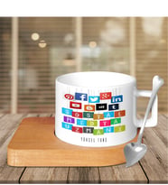 BK Gift Kişiye Özel Mesleki Sosyal Medya Uzmanı Ahşap Altlıklı Seramik Fincan - 1