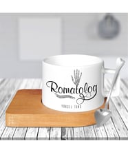 BK Gift Kişiye Özel Mesleki Romatolog Ahşap Altlıklı Seramik Fincan