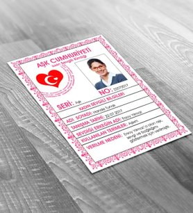 BK Gift Kişiye Özel Renkli Ahşap Sevgili Kimliği (Kadın)