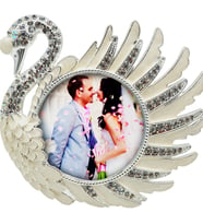 Kişiye Özel Swarovski Taşlı Kuğu Çerçeve ( 17,5X17,5CM ) (Beyaz)
