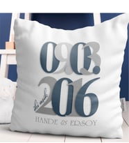 BK Gift Kişiye Özel Tarihli İki Aşık Tasarımlı Beyaz Yastık - 1
