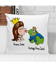 BK Gift Kişiye Özel İsimli Prenses & Kurbağa Prens Beyaz Yastık Kılıfı