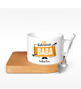 BK Gift Kişiye Özel En Kahraman Baba Tasarımlı Ahşap Altlıklı Seramik Fincan - 1