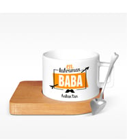 BK Gift Kişiye Özel En Kahraman Baba Tasarımlı Ahşap Altlıklı Seramik Fincan - 1