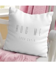 BK Gift Kişiye Özel İsimli Hug Me Yazılı Beyaz Yastık - 1