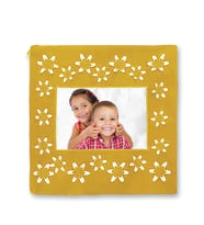 BK Gift Kişiye Özel Çiçek Desenli Sarı Kare Yastık